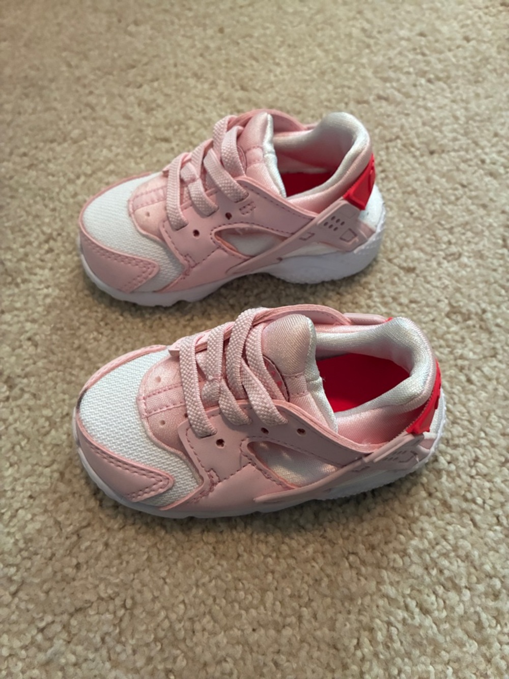 toddler Nike Air Huarache Run sneakers in Pink Foam and Hyper Pink Size 5 
C EUC